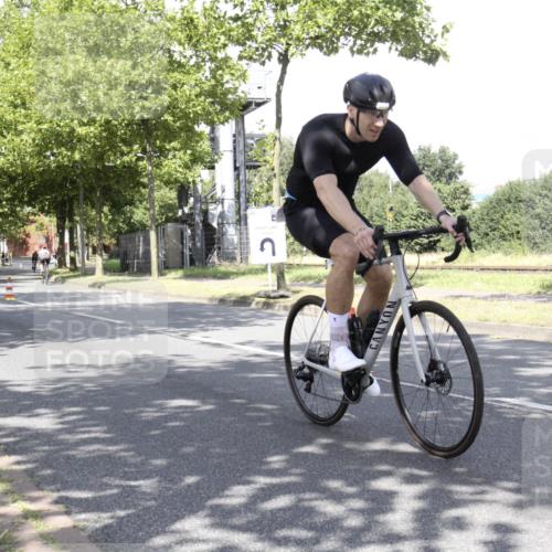 11.08.2024 - GEWOBA Citytriathlon Bremen H.Heesch http://msf.ph/oto/6769883 11.08.2024 11:54:40 Radfahren 749, 831, 840, 850, 898, 961, 1011 meine-sportfotos.de