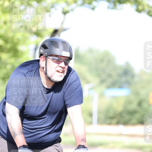 11.08.2024 - GEWOBA Citytriathlon Bremen H.Heesch http://msf.ph/oto/6769888 11.08.2024 10:43:37 Radfahren 2, 6, 17, 108 meine-sportfotos.de