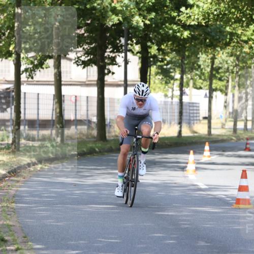 11.08.2024 - GEWOBA Citytriathlon Bremen H.Heesch http://msf.ph/oto/6769893 11.08.2024 10:34:57 Radfahren  meine-sportfotos.de