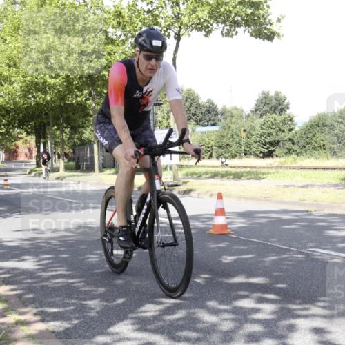 11.08.2024 - GEWOBA Citytriathlon Bremen H.Heesch http://msf.ph/oto/6769894 11.08.2024 11:54:58 Radfahren 749, 824, 850, 957, 960, 998 meine-sportfotos.de