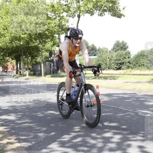 11.08.2024 - GEWOBA Citytriathlon Bremen H.Heesch http://msf.ph/oto/6769898 11.08.2024 11:55:00 Radfahren 749, 824, 850, 957, 960, 998 meine-sportfotos.de