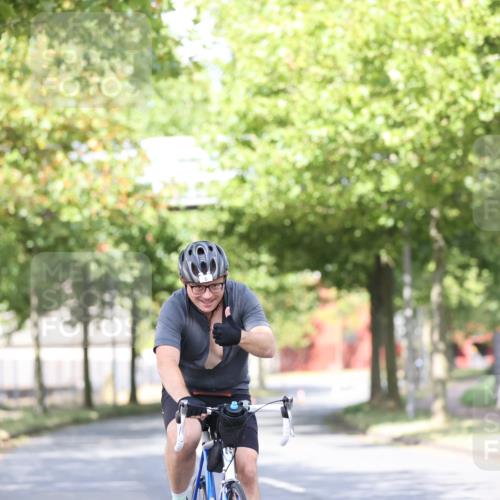 11.08.2024 - GEWOBA Citytriathlon Bremen H.Heesch http://msf.ph/oto/6769909 11.08.2024 10:43:40 Radfahren 2, 6, 108 meine-sportfotos.de