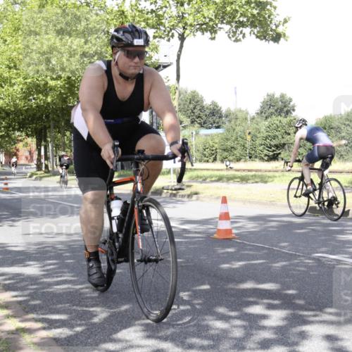 11.08.2024 - GEWOBA Citytriathlon Bremen H.Heesch http://msf.ph/oto/6769917 11.08.2024 11:56:00 Radfahren 769, 991 meine-sportfotos.de