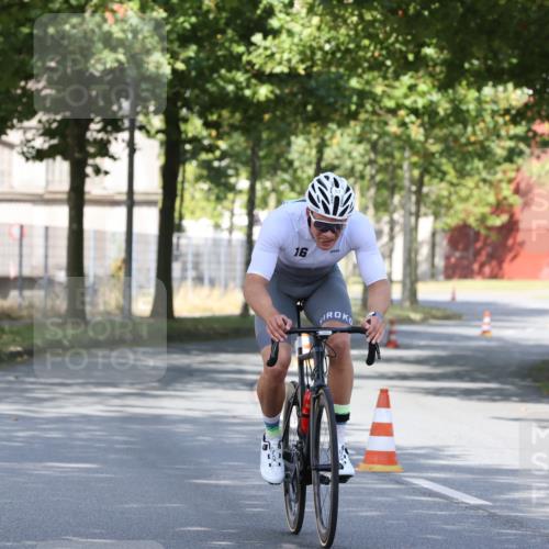11.08.2024 - GEWOBA Citytriathlon Bremen H.Heesch http://msf.ph/oto/6769921 11.08.2024 10:34:57 Radfahren  meine-sportfotos.de