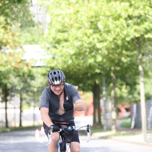11.08.2024 - GEWOBA Citytriathlon Bremen H.Heesch http://msf.ph/oto/6769923 11.08.2024 10:43:40 Radfahren 2, 6, 108 meine-sportfotos.de