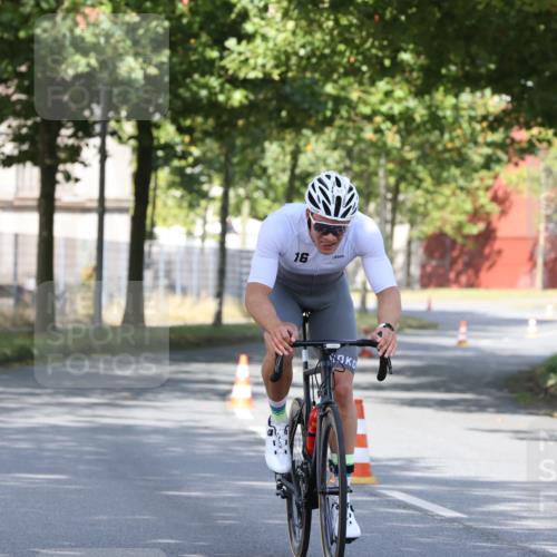 11.08.2024 - GEWOBA Citytriathlon Bremen H.Heesch http://msf.ph/oto/6769925 11.08.2024 10:34:57 Radfahren  meine-sportfotos.de