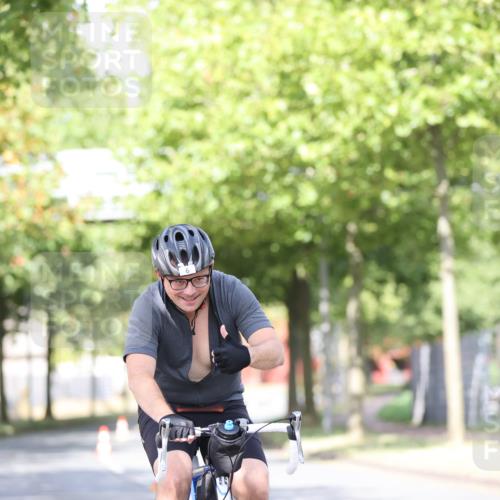 11.08.2024 - GEWOBA Citytriathlon Bremen H.Heesch http://msf.ph/oto/6769926 11.08.2024 10:43:40 Radfahren 2, 6, 108 meine-sportfotos.de