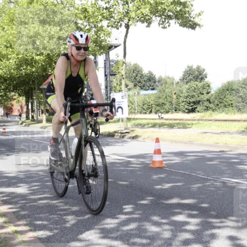 11.08.2024 - GEWOBA Citytriathlon Bremen H.Heesch http://msf.ph/oto/6769927 11.08.2024 11:56:16 Radfahren 790, 825, 989, 991, 1036 meine-sportfotos.de