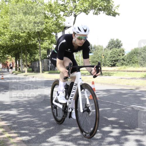11.08.2024 - GEWOBA Citytriathlon Bremen H.Heesch http://msf.ph/oto/6769937 11.08.2024 11:56:28 Radfahren 782, 790, 807, 874, 930, 989, 1036 meine-sportfotos.de