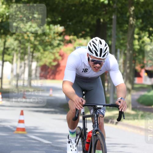 11.08.2024 - GEWOBA Citytriathlon Bremen H.Heesch http://msf.ph/oto/6769957 11.08.2024 10:34:58 Radfahren  meine-sportfotos.de