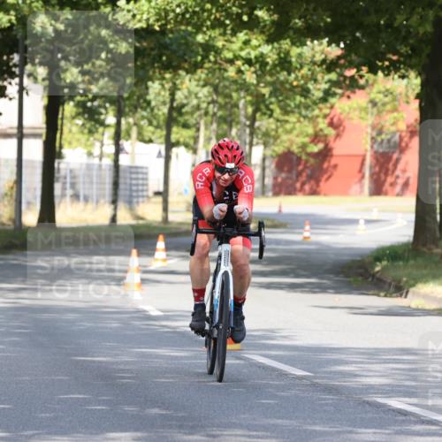 11.08.2024 - GEWOBA Citytriathlon Bremen H.Heesch http://msf.ph/oto/6769977 11.08.2024 10:35:17 Radfahren 96 meine-sportfotos.de