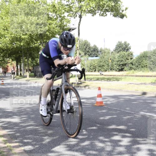 11.08.2024 - GEWOBA Citytriathlon Bremen H.Heesch http://msf.ph/oto/6769994 11.08.2024 11:57:59 Radfahren 744, 767, 852, 857, 902, 905, 952 meine-sportfotos.de
