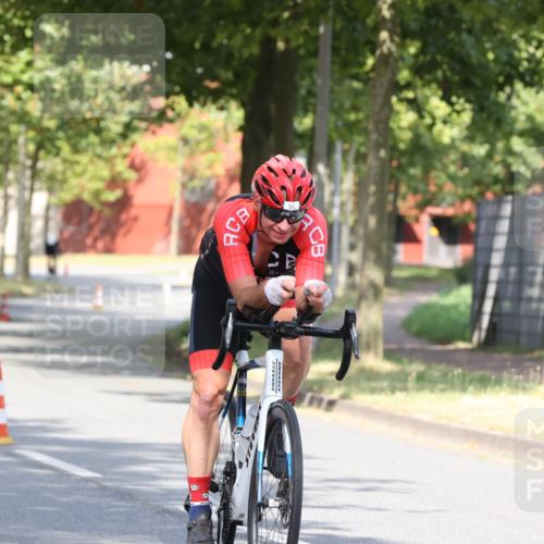 11.08.2024 - GEWOBA Citytriathlon Bremen H.Heesch http://msf.ph/oto/6769996 11.08.2024 10:35:18 Radfahren 96 meine-sportfotos.de
