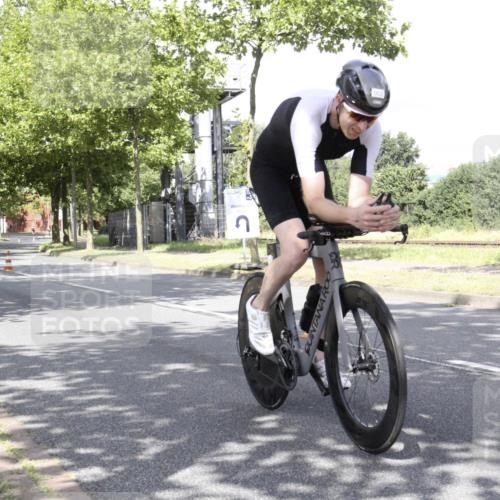 11.08.2024 - GEWOBA Citytriathlon Bremen H.Heesch http://msf.ph/oto/6770000 11.08.2024 11:58:07 Radfahren 744, 754, 852, 902, 905 meine-sportfotos.de