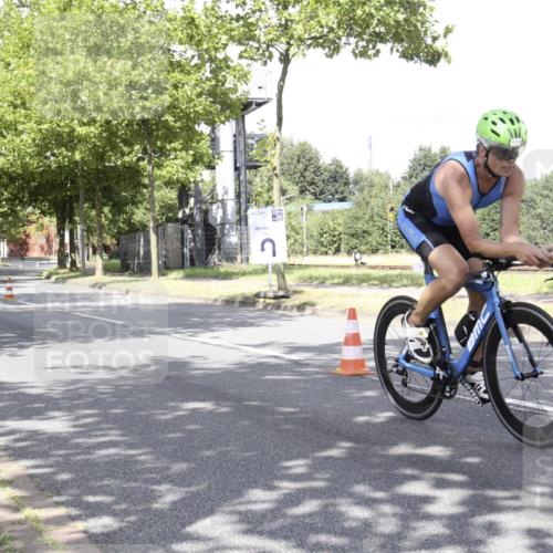 11.08.2024 - GEWOBA Citytriathlon Bremen H.Heesch http://msf.ph/oto/6770003 11.08.2024 11:58:09 Radfahren 744, 754, 852, 902, 905 meine-sportfotos.de