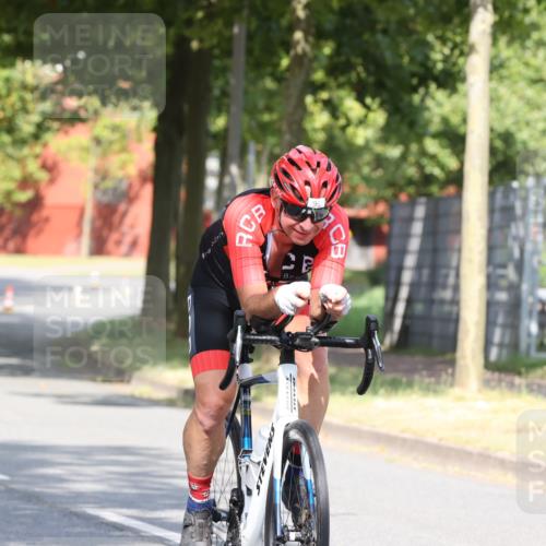 11.08.2024 - GEWOBA Citytriathlon Bremen H.Heesch http://msf.ph/oto/6770004 11.08.2024 10:35:18 Radfahren 96 meine-sportfotos.de