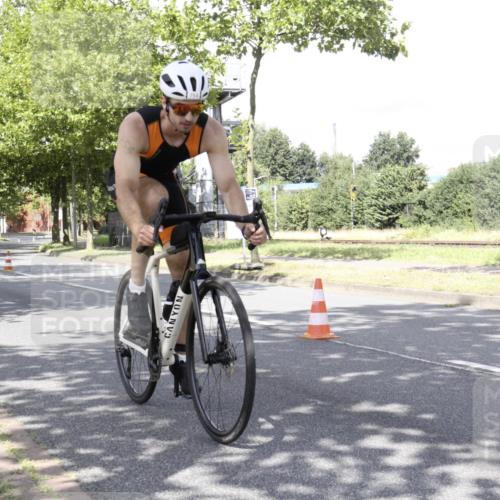 11.08.2024 - GEWOBA Citytriathlon Bremen H.Heesch http://msf.ph/oto/6770006 11.08.2024 11:58:14 Radfahren 754, 902, 905 meine-sportfotos.de