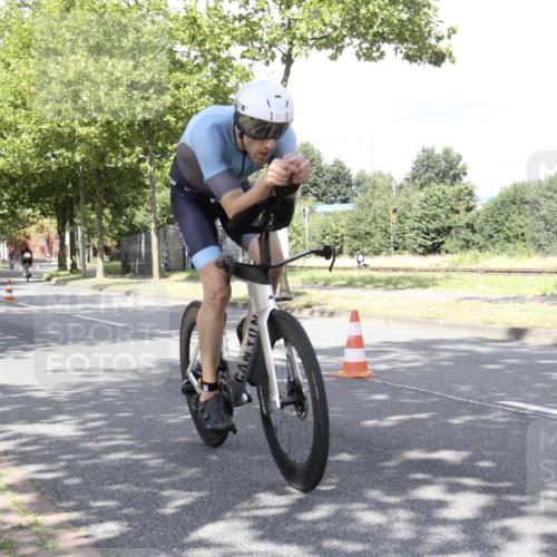 11.08.2024 - GEWOBA Citytriathlon Bremen H.Heesch http://msf.ph/oto/6770027 11.08.2024 11:59:24 Radfahren 758, 780, 834, 859, 925, 965 meine-sportfotos.de