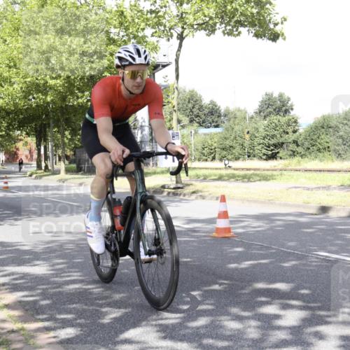 11.08.2024 - GEWOBA Citytriathlon Bremen H.Heesch http://msf.ph/oto/6770030 11.08.2024 11:59:28 Radfahren 758, 780, 834, 835, 859, 925 meine-sportfotos.de
