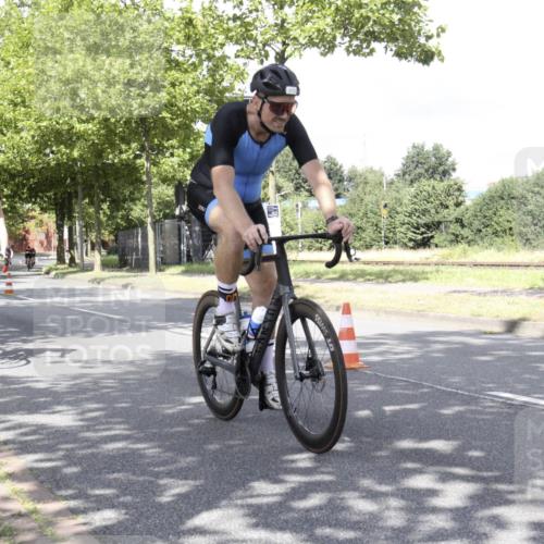 11.08.2024 - GEWOBA Citytriathlon Bremen H.Heesch http://msf.ph/oto/6770039 11.08.2024 11:59:35 Radfahren 758, 780, 834, 835, 859, 890, 925 meine-sportfotos.de