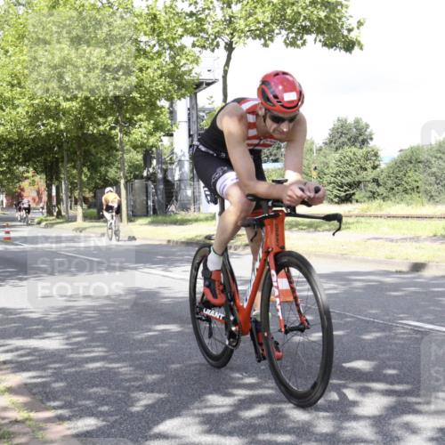 11.08.2024 - GEWOBA Citytriathlon Bremen H.Heesch http://msf.ph/oto/6770058 11.08.2024 12:00:15 Radfahren 846, 967, 1039 meine-sportfotos.de