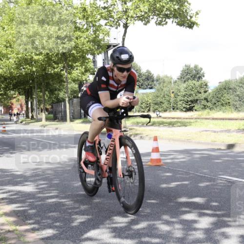 11.08.2024 - GEWOBA Citytriathlon Bremen H.Heesch http://msf.ph/oto/6770061 11.08.2024 12:00:17 Radfahren 799, 846, 967, 1039 meine-sportfotos.de