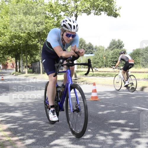 11.08.2024 - GEWOBA Citytriathlon Bremen H.Heesch http://msf.ph/oto/6770067 11.08.2024 12:00:37 Radfahren 756, 799, 995 meine-sportfotos.de