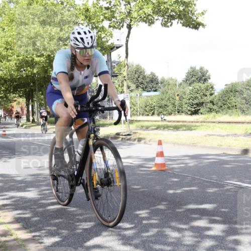 11.08.2024 - GEWOBA Citytriathlon Bremen H.Heesch http://msf.ph/oto/6770071 11.08.2024 12:00:45 Radfahren 756, 861, 868, 995 meine-sportfotos.de