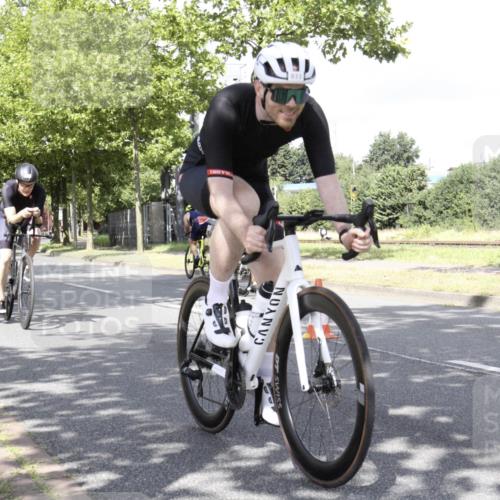 11.08.2024 - GEWOBA Citytriathlon Bremen H.Heesch http://msf.ph/oto/6770088 11.08.2024 12:00:57 Radfahren 833, 861, 868, 914, 916 meine-sportfotos.de