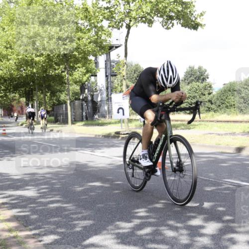 11.08.2024 - GEWOBA Citytriathlon Bremen H.Heesch http://msf.ph/oto/6770093 11.08.2024 12:00:58 Radfahren 833, 861, 868, 914, 916 meine-sportfotos.de