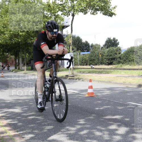 11.08.2024 - GEWOBA Citytriathlon Bremen H.Heesch http://msf.ph/oto/6770107 11.08.2024 12:01:27 Radfahren 746, 763, 819, 827, 877 meine-sportfotos.de