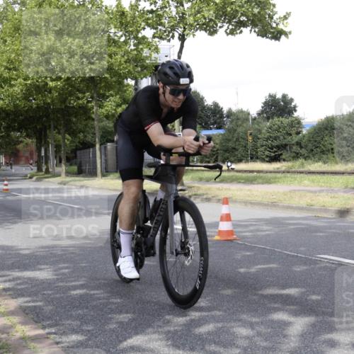 11.08.2024 - GEWOBA Citytriathlon Bremen H.Heesch http://msf.ph/oto/6770109 11.08.2024 12:01:32 Radfahren 746, 763, 800, 819, 827, 877 meine-sportfotos.de