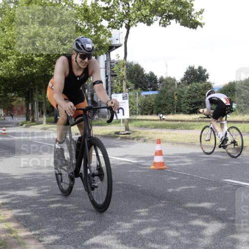 11.08.2024 - GEWOBA Citytriathlon Bremen H.Heesch http://msf.ph/oto/6770114 11.08.2024 12:01:34 Radfahren 746, 763, 800, 819, 827, 877 meine-sportfotos.de