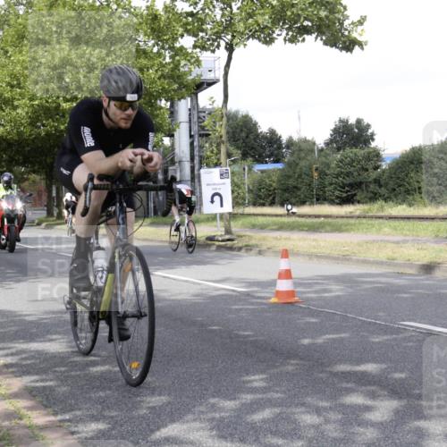 11.08.2024 - GEWOBA Citytriathlon Bremen H.Heesch http://msf.ph/oto/6770117 11.08.2024 12:01:35 Radfahren 746, 763, 800, 819, 827, 877 meine-sportfotos.de