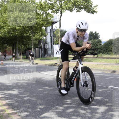 11.08.2024 - GEWOBA Citytriathlon Bremen H.Heesch http://msf.ph/oto/6770123 11.08.2024 12:01:39 Radfahren 746, 763, 800, 819, 827, 871, 877 meine-sportfotos.de