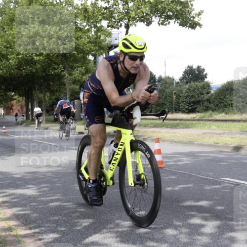 11.08.2024 - GEWOBA Citytriathlon Bremen H.Heesch http://msf.ph/oto/6770126 11.08.2024 12:01:45 Radfahren 763, 800, 819, 827, 871, 877 meine-sportfotos.de