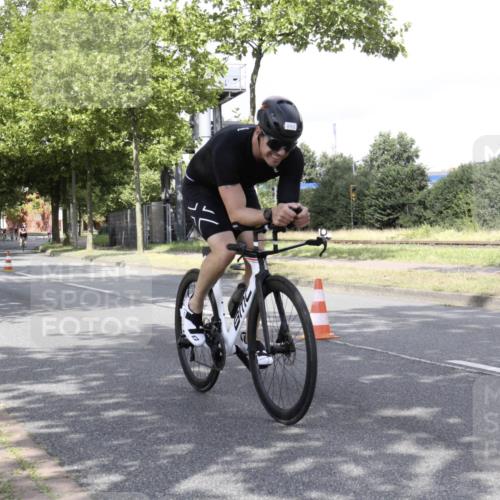 11.08.2024 - GEWOBA Citytriathlon Bremen H.Heesch http://msf.ph/oto/6770157 11.08.2024 12:02:27 Radfahren 759, 836, 855, 873, 900, 926, 996 meine-sportfotos.de