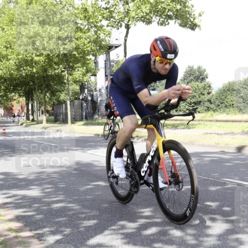 11.08.2024 - GEWOBA Citytriathlon Bremen H.Heesch http://msf.ph/oto/6770182 11.08.2024 12:03:01 Radfahren 845, 927, 933, 954, 1024 meine-sportfotos.de