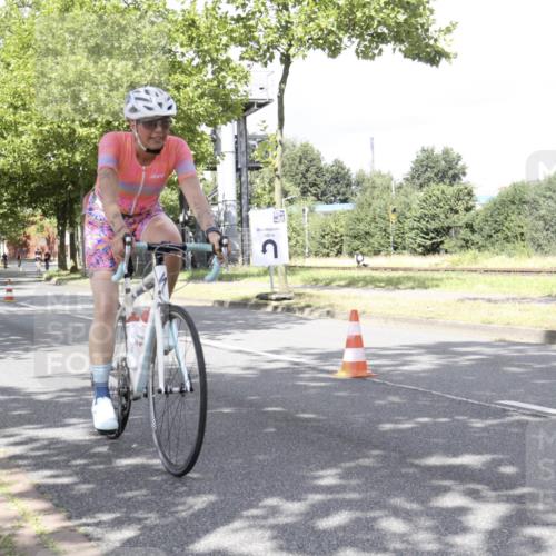 11.08.2024 - GEWOBA Citytriathlon Bremen H.Heesch http://msf.ph/oto/6770188 11.08.2024 12:03:15 Radfahren 826, 936, 942, 1024, 1029, 1030, 1040 meine-sportfotos.de
