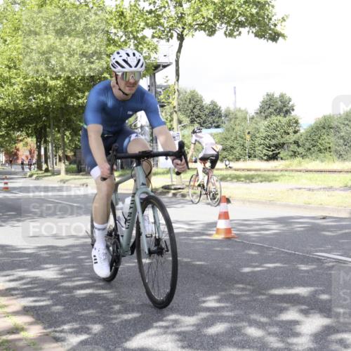 11.08.2024 - GEWOBA Citytriathlon Bremen H.Heesch http://msf.ph/oto/6770216 11.08.2024 12:03:42 Radfahren 755, 775, 806, 822, 867, 906 meine-sportfotos.de