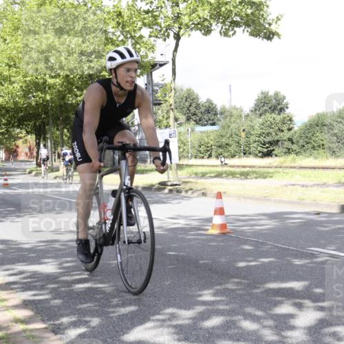 11.08.2024 - GEWOBA Citytriathlon Bremen H.Heesch http://msf.ph/oto/6770220 11.08.2024 12:03:44 Radfahren 755, 775, 806, 822, 843, 867, 906 meine-sportfotos.de