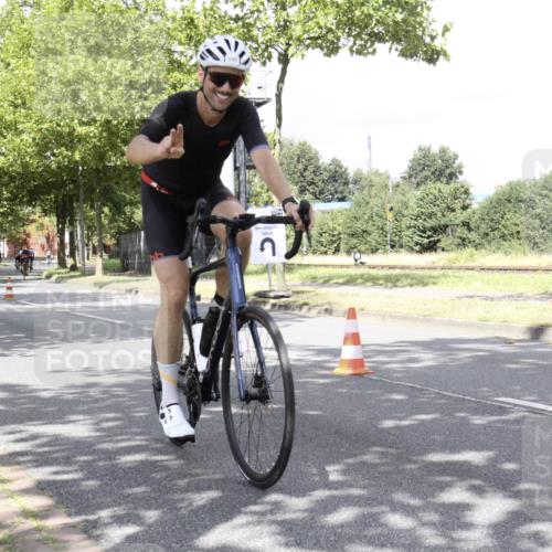 11.08.2024 - GEWOBA Citytriathlon Bremen H.Heesch http://msf.ph/oto/6770229 11.08.2024 12:03:54 Radfahren 755, 775, 798, 806, 843, 906 meine-sportfotos.de