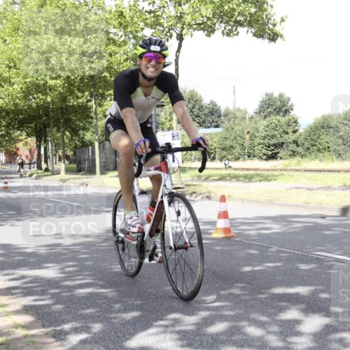 11.08.2024 - GEWOBA Citytriathlon Bremen H.Heesch http://msf.ph/oto/6770231 11.08.2024 12:03:57 Radfahren 775, 798, 843, 906, 911 meine-sportfotos.de