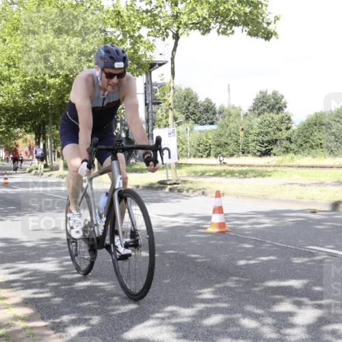 11.08.2024 - GEWOBA Citytriathlon Bremen H.Heesch http://msf.ph/oto/6770237 11.08.2024 12:04:10 Radfahren 798, 899, 907, 911, 964 meine-sportfotos.de