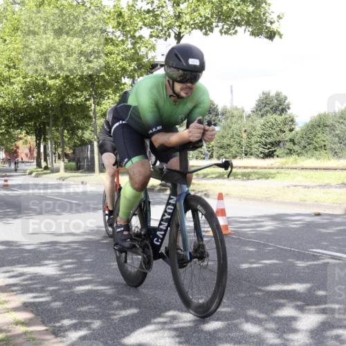 11.08.2024 - GEWOBA Citytriathlon Bremen H.Heesch http://msf.ph/oto/6770240 11.08.2024 12:04:19 Radfahren 801, 862, 899, 907, 911, 918, 955, 964 meine-sportfotos.de