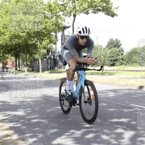 11.08.2024 - GEWOBA Citytriathlon Bremen H.Heesch http://msf.ph/oto/6770253 11.08.2024 12:04:28 Radfahren 757, 801, 862, 899, 907, 918, 944, 955, 962, 997 meine-sportfotos.de