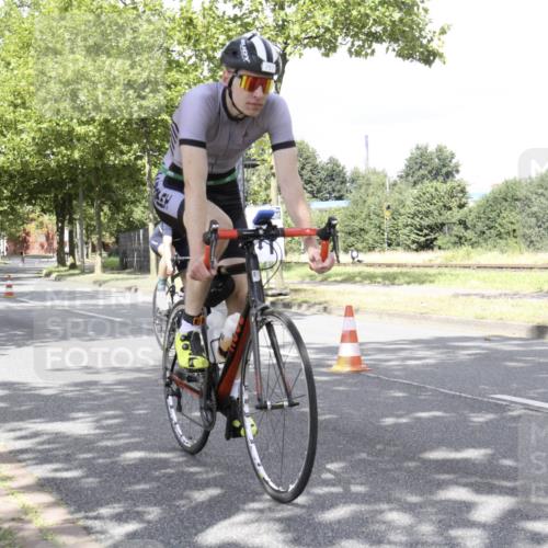 11.08.2024 - GEWOBA Citytriathlon Bremen H.Heesch http://msf.ph/oto/6770256 11.08.2024 12:04:34 Radfahren 757, 801, 862, 918, 944, 955, 962, 968, 997 meine-sportfotos.de