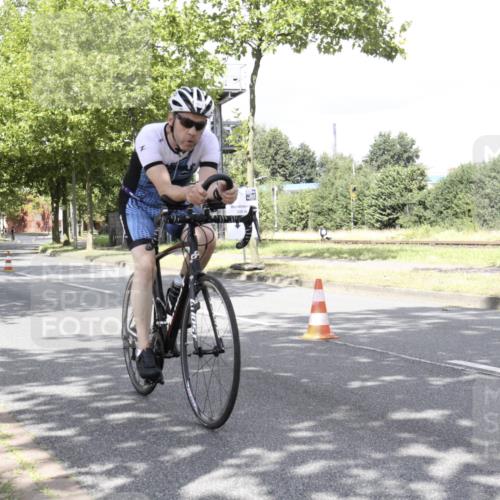 11.08.2024 - GEWOBA Citytriathlon Bremen H.Heesch http://msf.ph/oto/6770262 11.08.2024 12:04:35 Radfahren 757, 801, 862, 918, 944, 955, 962, 968, 994, 997 meine-sportfotos.de