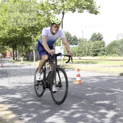 11.08.2024 - GEWOBA Citytriathlon Bremen H.Heesch http://msf.ph/oto/6770265 11.08.2024 12:04:37 Radfahren 757, 801, 862, 944, 955, 962, 968, 994, 997 meine-sportfotos.de