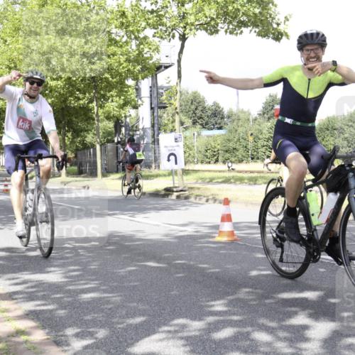 11.08.2024 - GEWOBA Citytriathlon Bremen H.Heesch http://msf.ph/oto/6770296 11.08.2024 12:05:13 Radfahren 783, 839, 864, 865, 1019 meine-sportfotos.de
